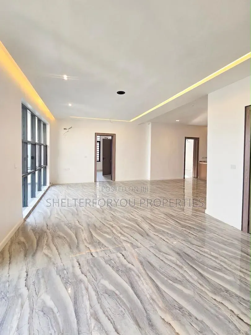 3bdrm Apartment in Osapa london for sale