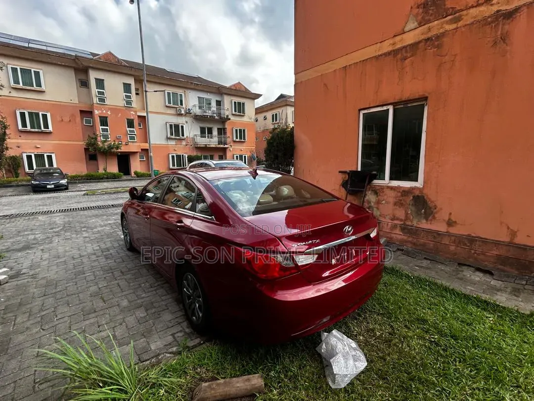 Hyundai Sonata GLS Sedan FWD (2.4L 4cyl 6M) 2011 Red