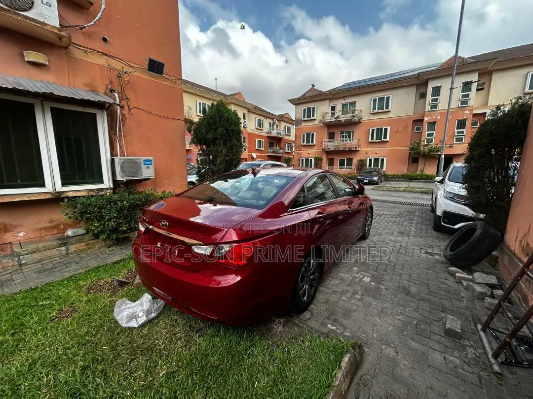 Hyundai Sonata GLS Sedan FWD (2.4L 4cyl 6M) 2011 Red