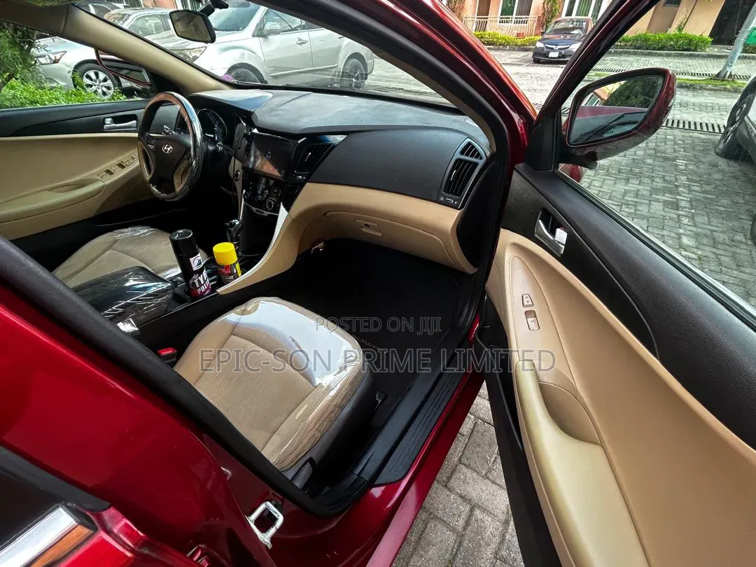 Hyundai Sonata GLS Sedan FWD (2.4L 4cyl 6M) 2011 Red