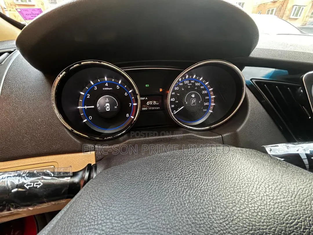 Hyundai Sonata GLS Sedan FWD (2.4L 4cyl 6M) 2011 Red