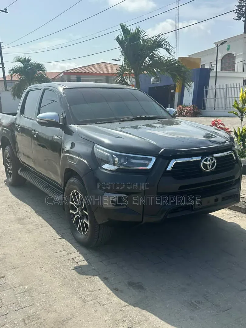 Toyota Hilux 2013 Black