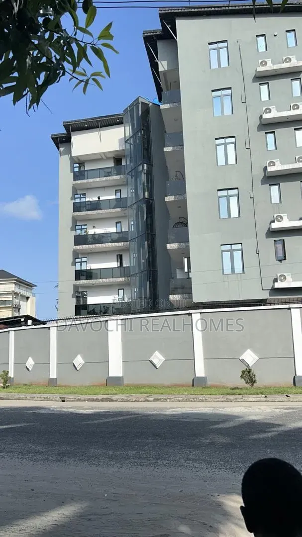 3bdrm Apartment in Lekki Phase 1 for rent