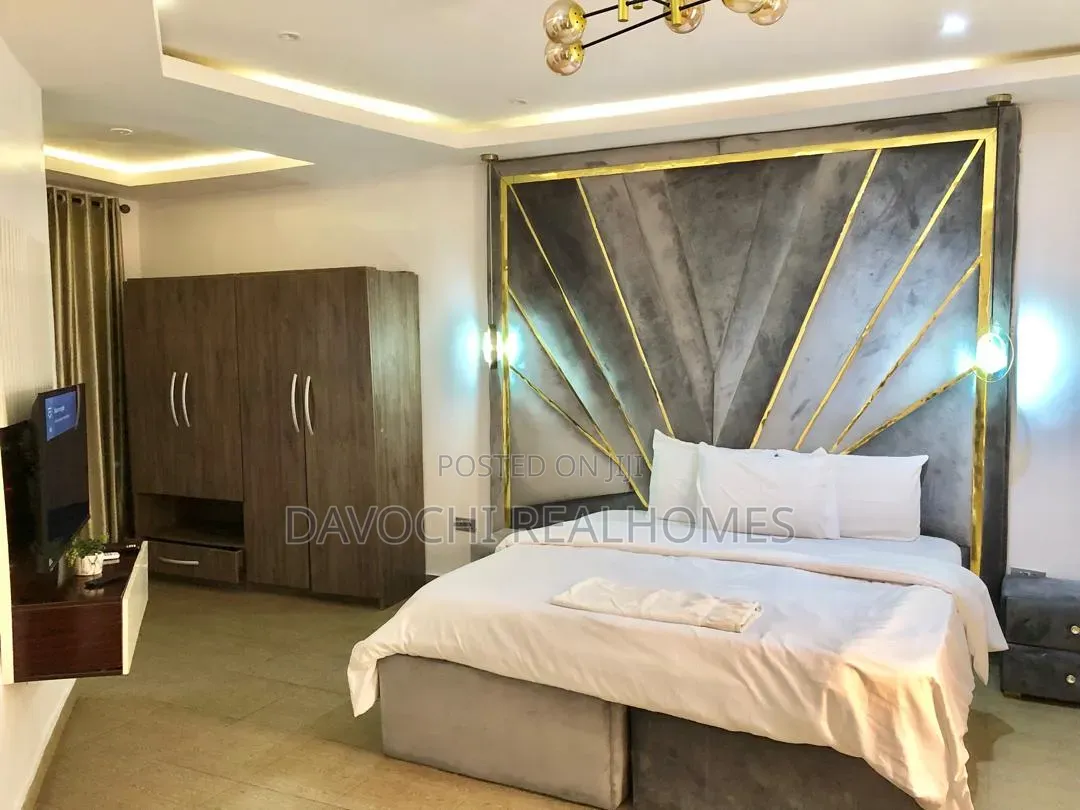 3bdrm Apartment in Lekki Phase 1 for rent