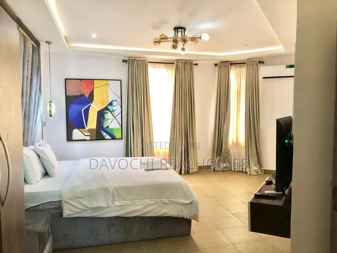 3bdrm Apartment in Lekki Phase 1 for rent