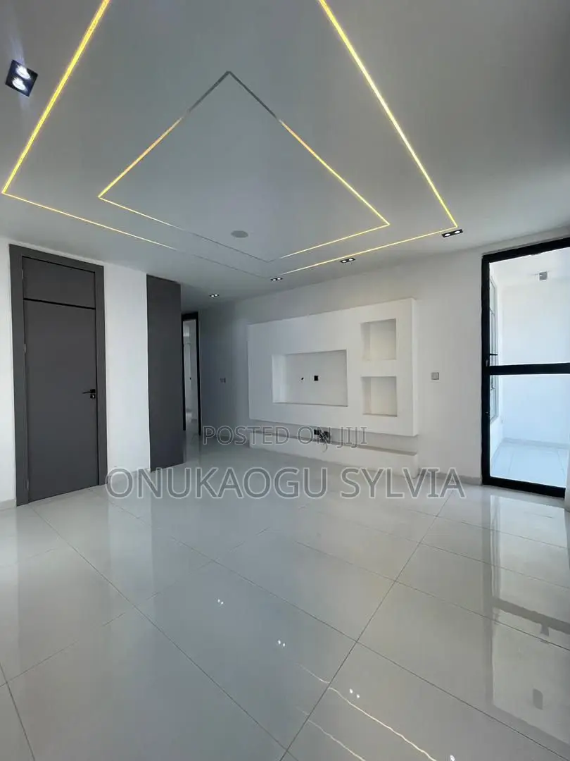 5bdrm Duplex in Chevron for sale