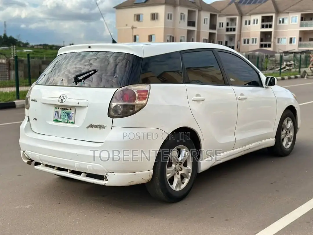 Toyota Matrix 2006 White