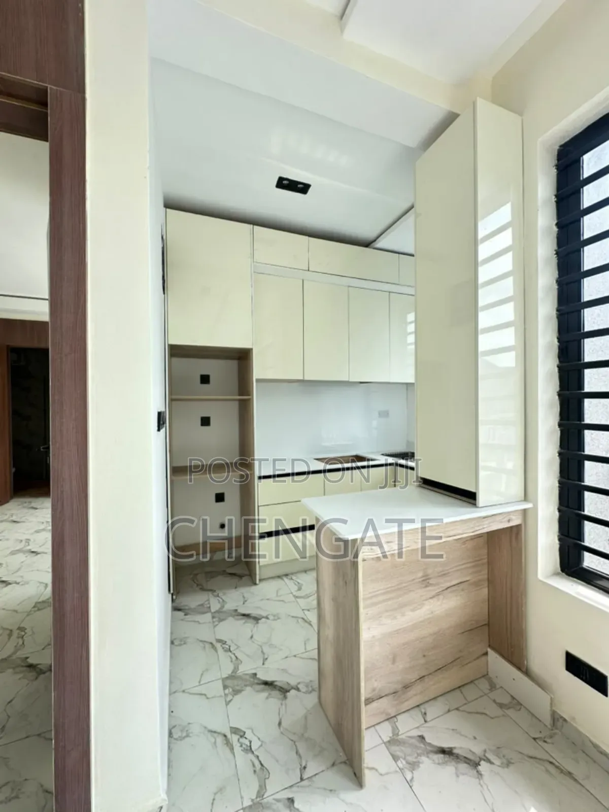 2bdrm Apartment in Lekki Expressway for sale