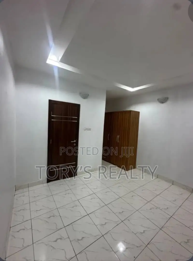 3bdrm Apartment in Lekki Phase 1 for rent