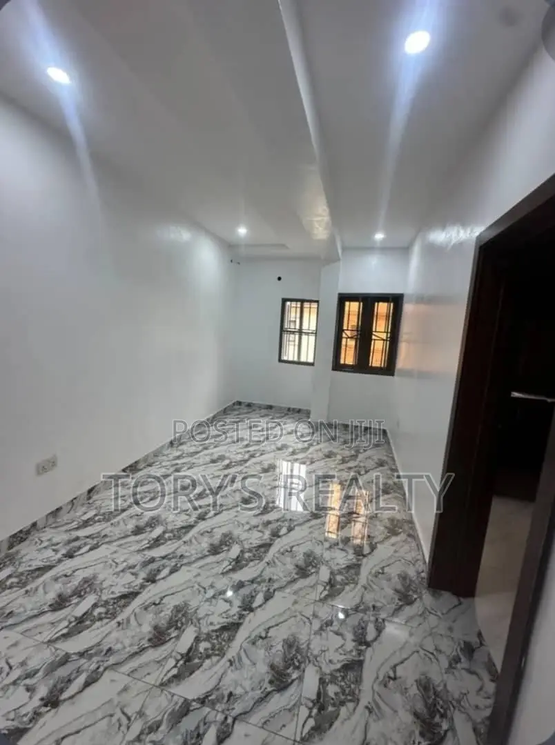 3bdrm Apartment in Lekki Phase 1 for rent