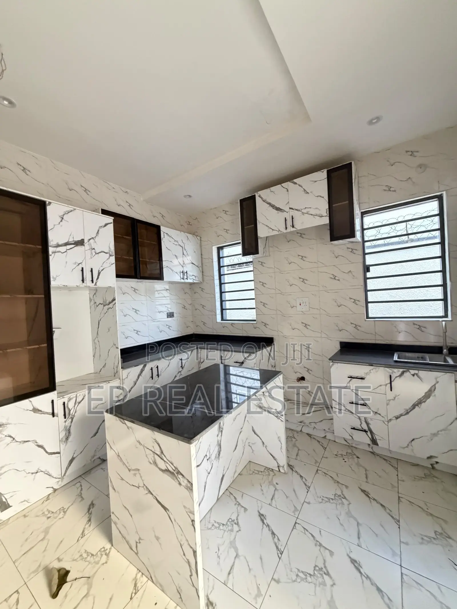 5bdrm Duplex in Apo Resettlement for sale