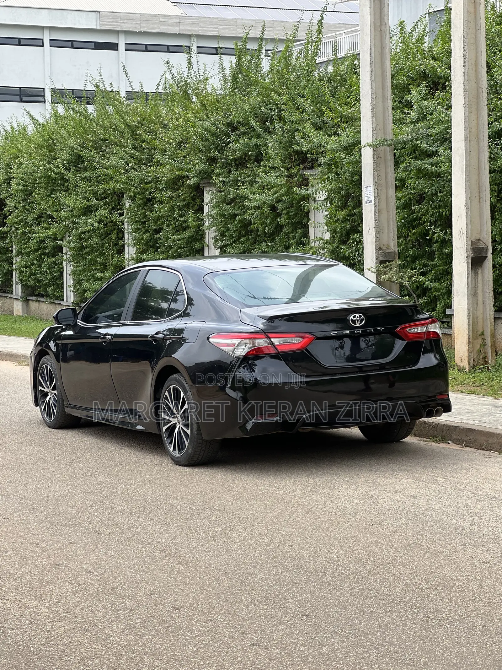 Toyota Camry SE FWD (2.5L 4cyl 8AM) 2018 Black