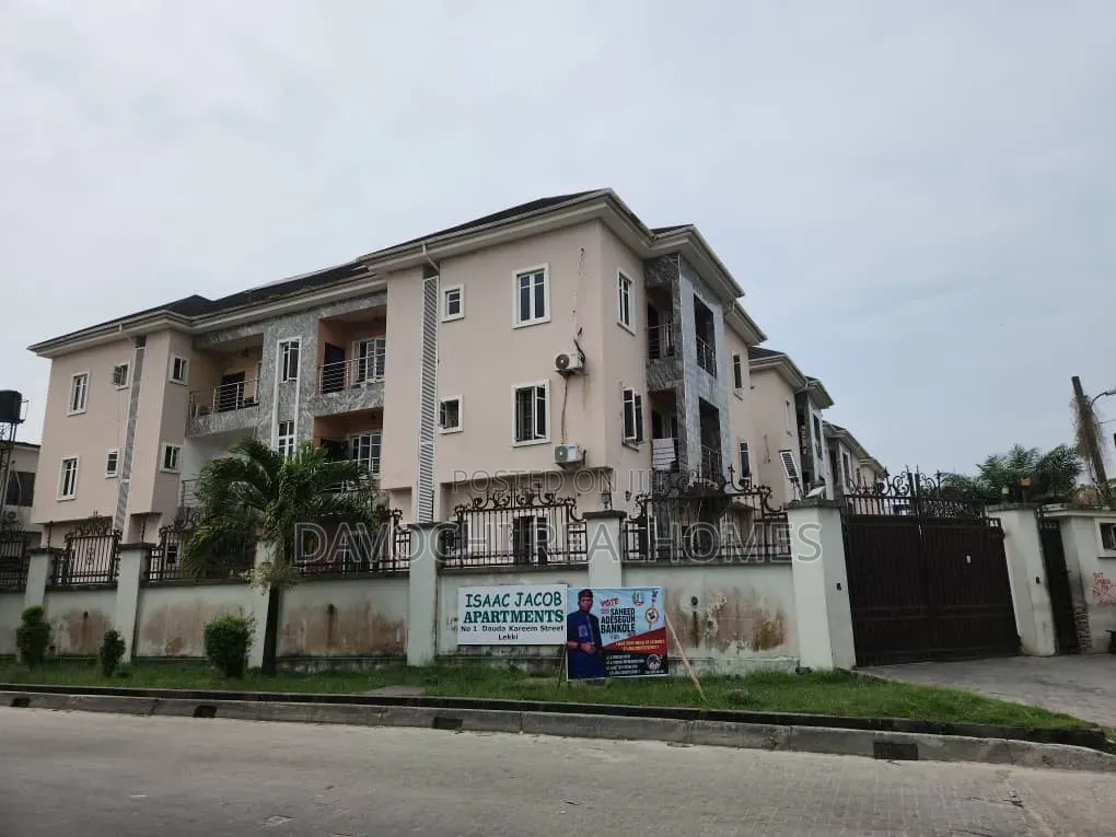 3bdrm Apartment in Chevron for rent