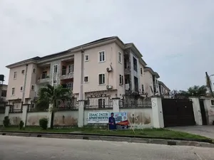 3bdrm Apartment in Chevron for rent