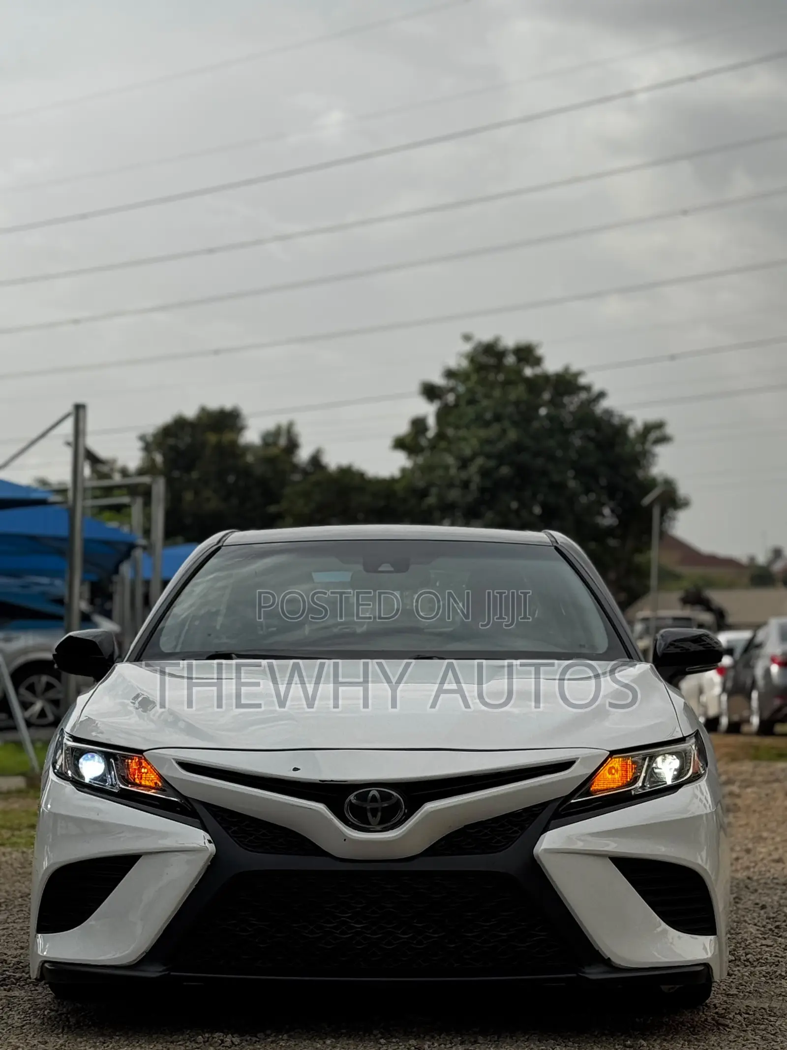 Toyota Camry SE (2.5L 4cyl 8A) 2019 White