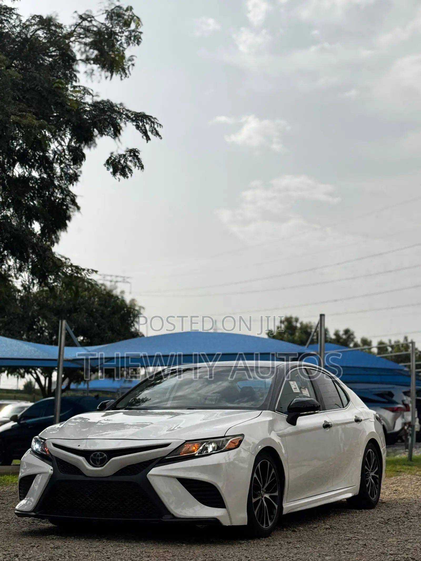 Toyota Camry SE (2.5L 4cyl 8A) 2019 White