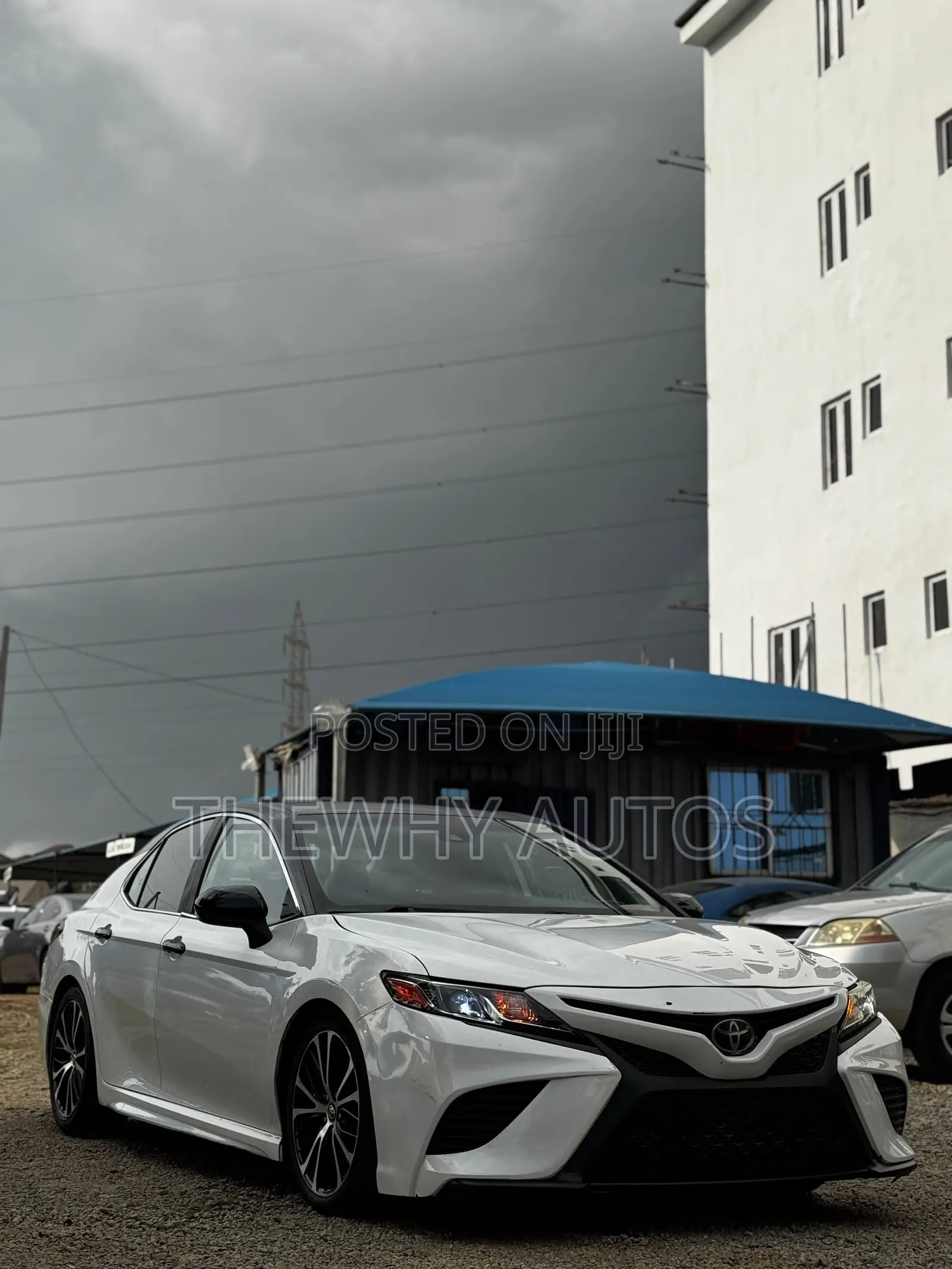 Toyota Camry SE (2.5L 4cyl 8A) 2019 White
