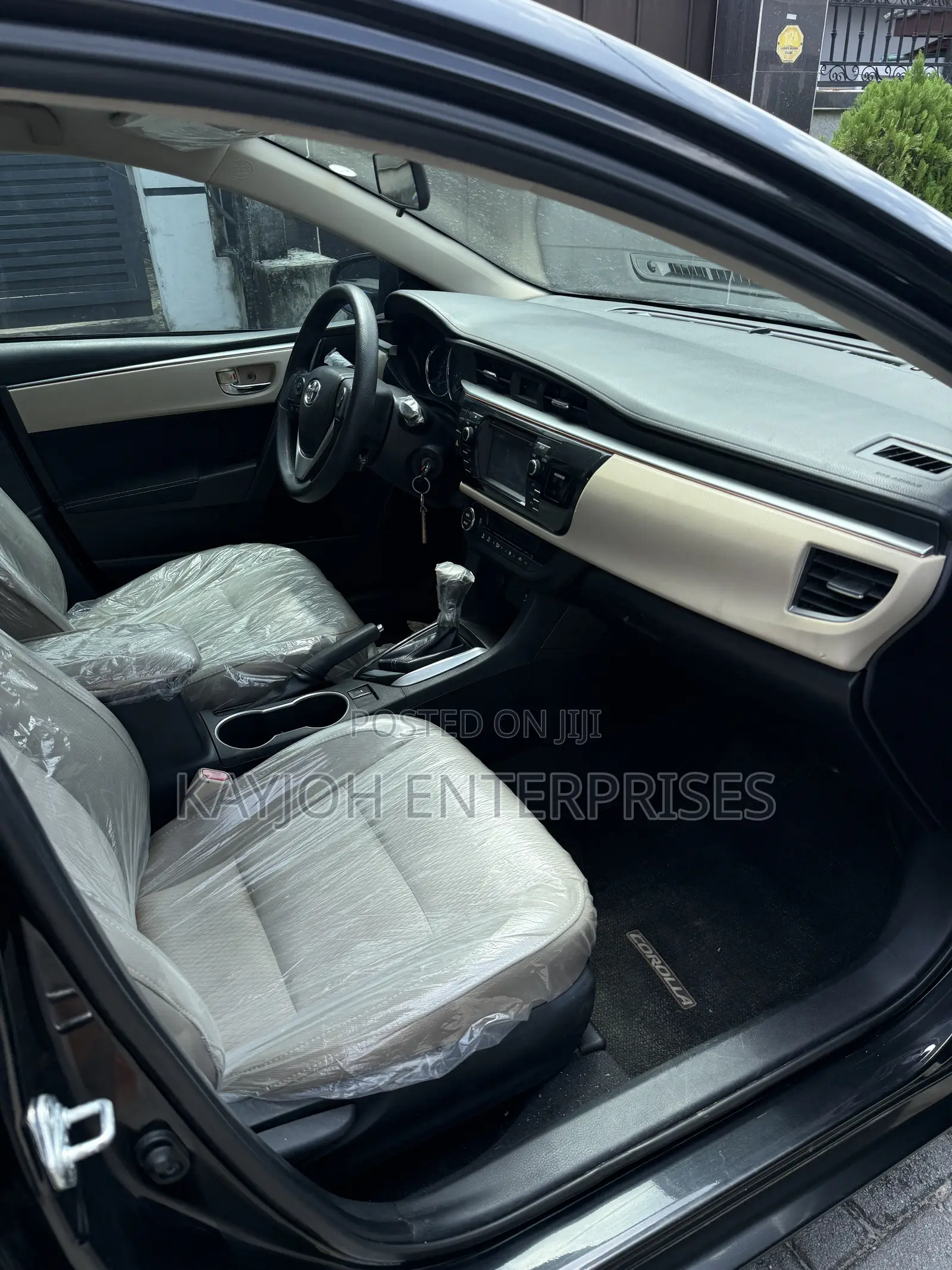 Toyota Corolla LE 4dr Sedan (1.8L 4cyl CVT) 2015 Black