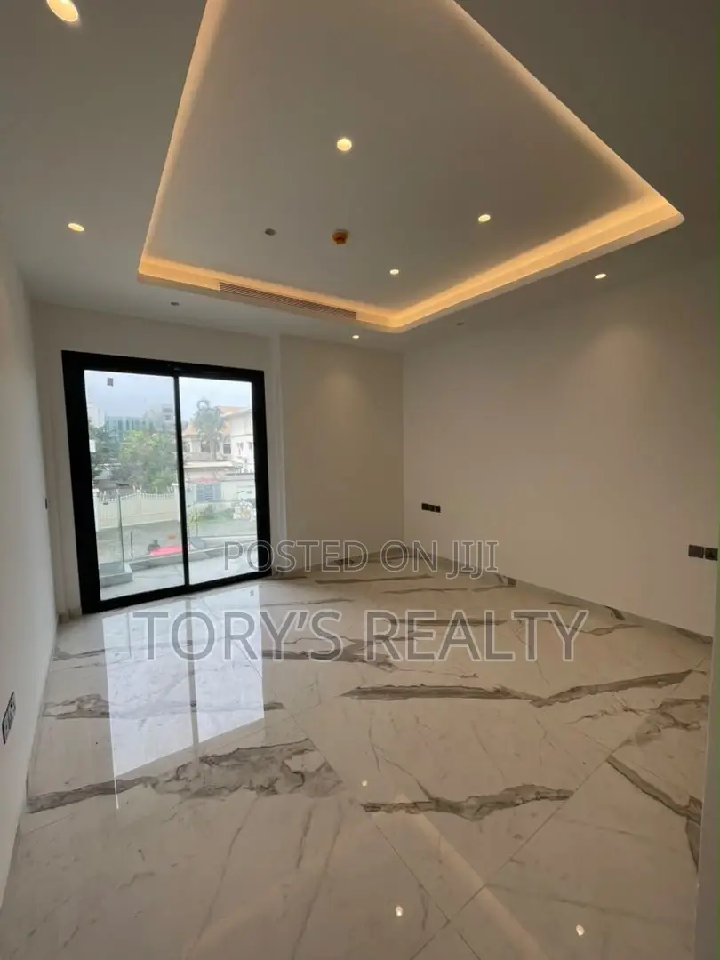 5bdrm Duplex in Banana Island for sale