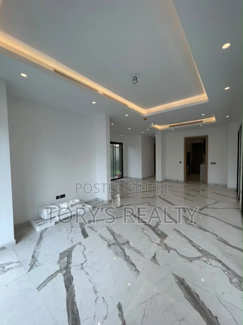 5bdrm Duplex in Banana Island for sale