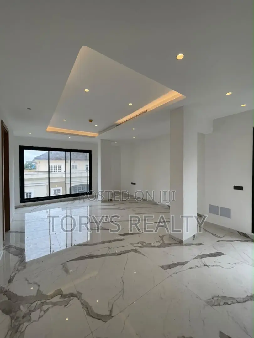 5bdrm Duplex in Banana Island for sale