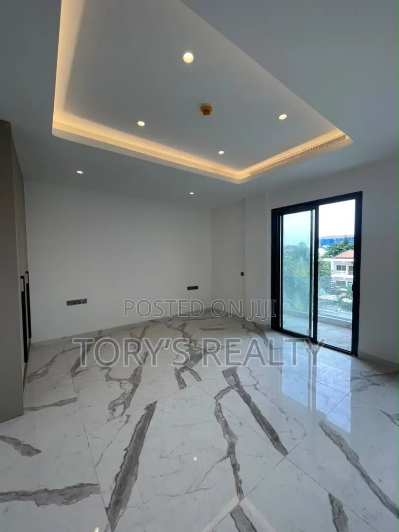 5bdrm Duplex in Banana Island for sale