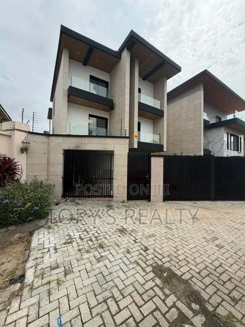 5bdrm Duplex in Banana Island for sale