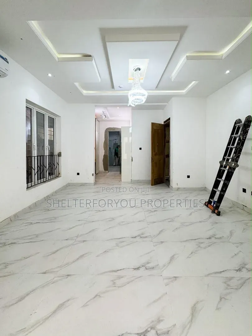 2bdrm Maisonette in Lekki Expressway for sale