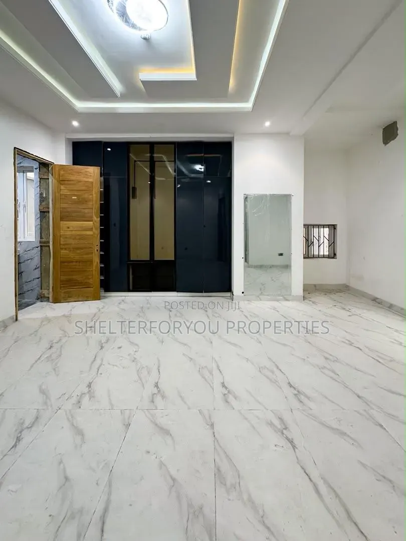 2bdrm Maisonette in Lekki Expressway for sale