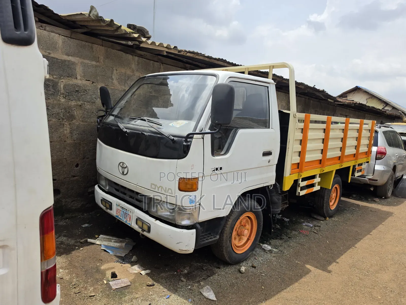 Toyota Dyna 200 Outside Springs 2RZ Engine Petrol
