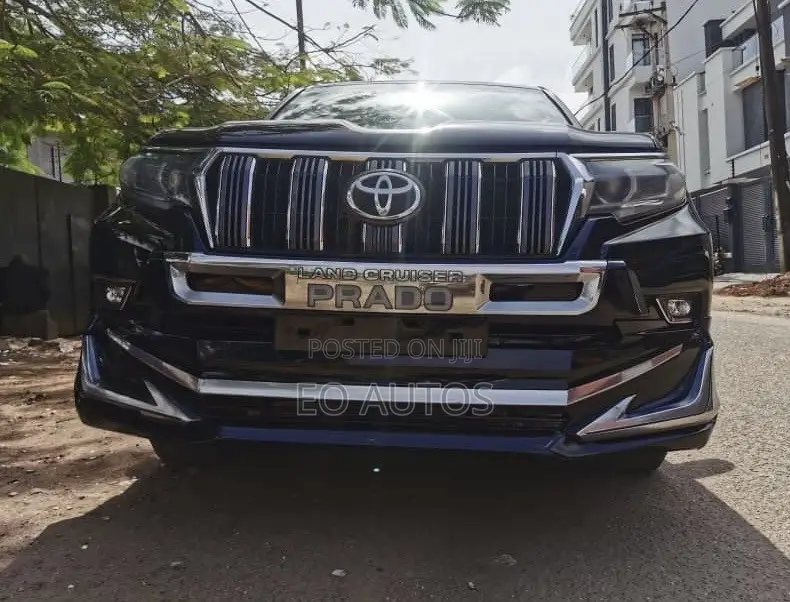 Toyota Land Cruiser Prado 2023 Black