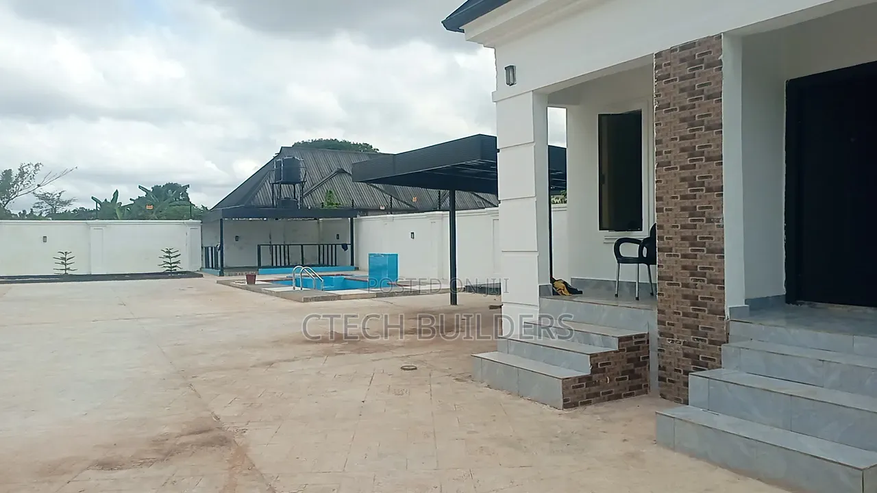 4bdrm Apartment in Benin City for sale