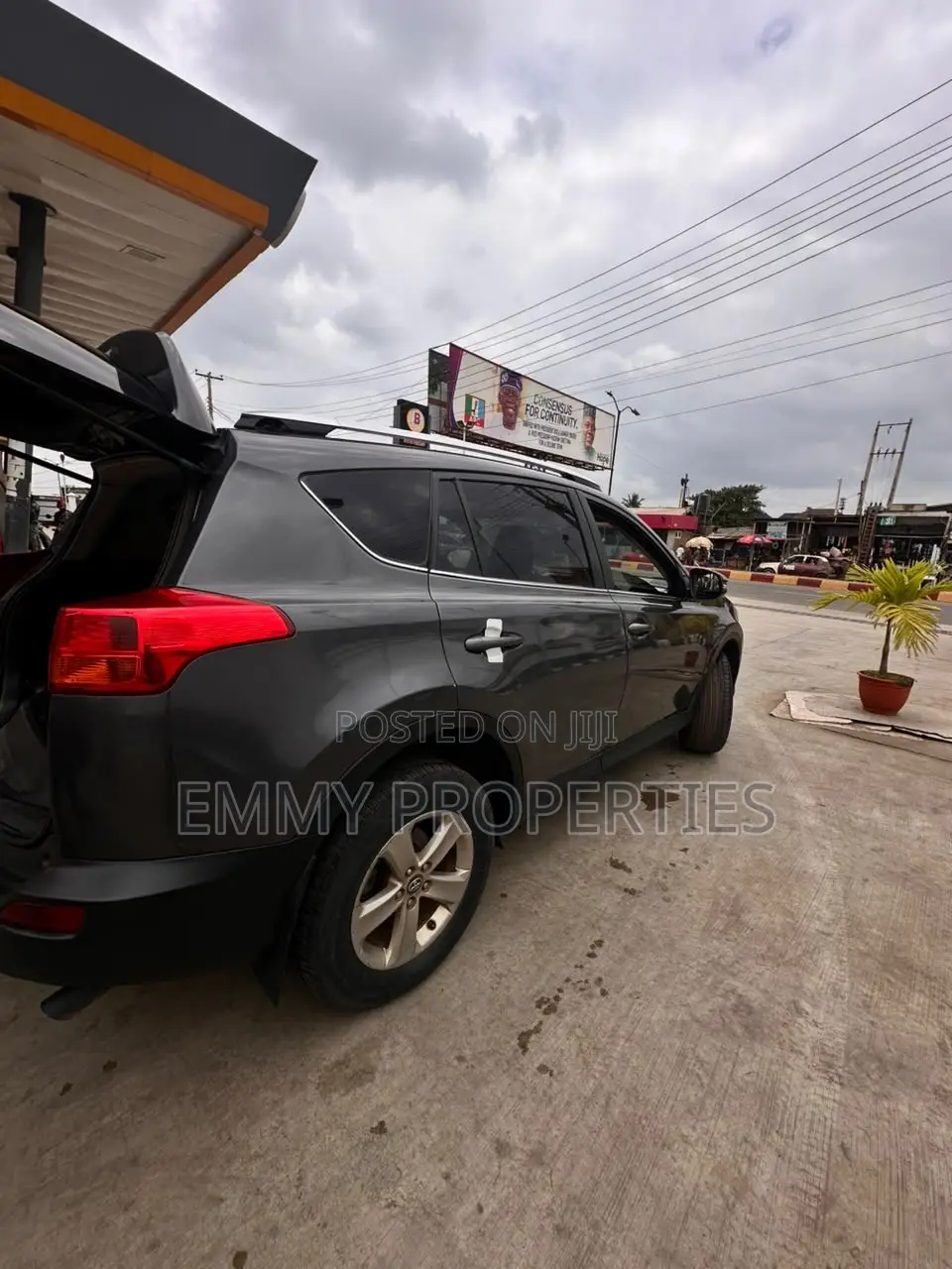 Toyota RAV4 Limited 4dr SUV (2.5L 4cyl 6A) 2015 Gray