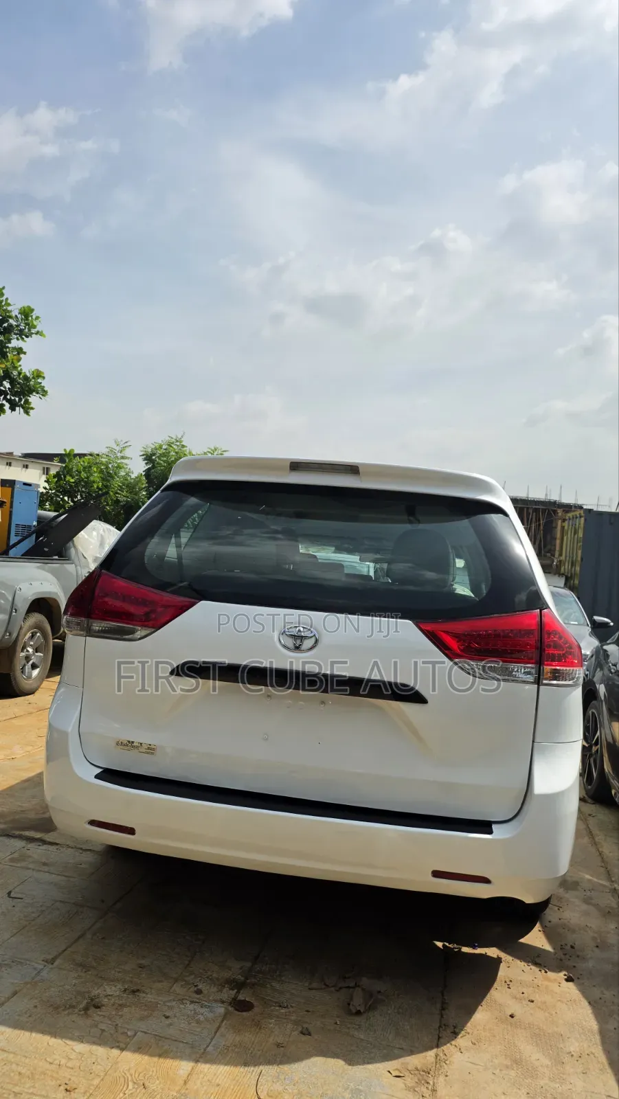 Toyota Sienna LE 8 Passenger 2012 White