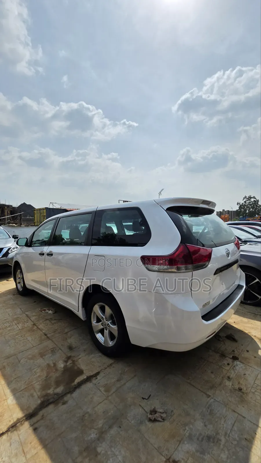 Toyota Sienna LE 8 Passenger 2012 White