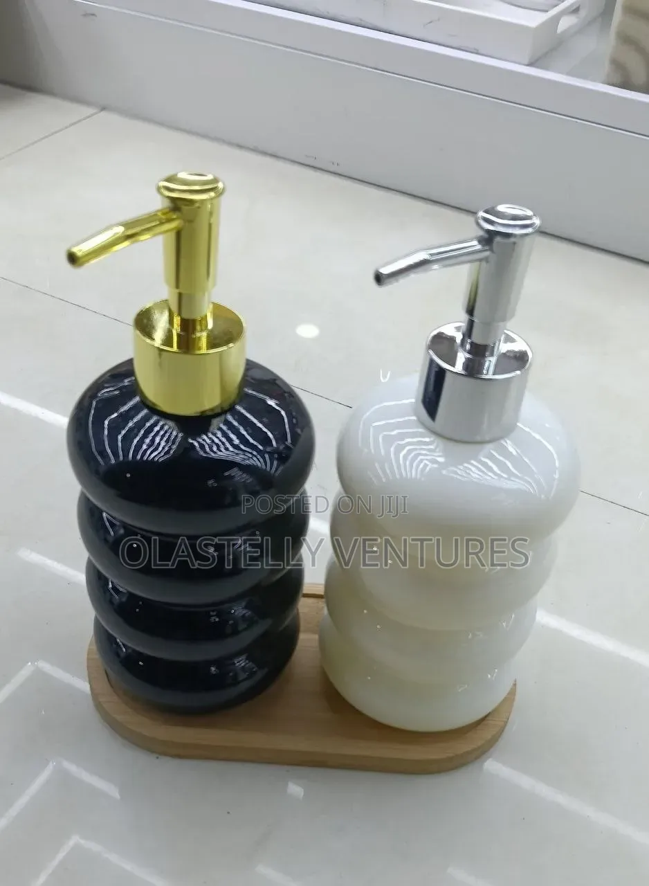 Morden Luxury Ring Design Multipurpose Glass Soap Dispenser. H