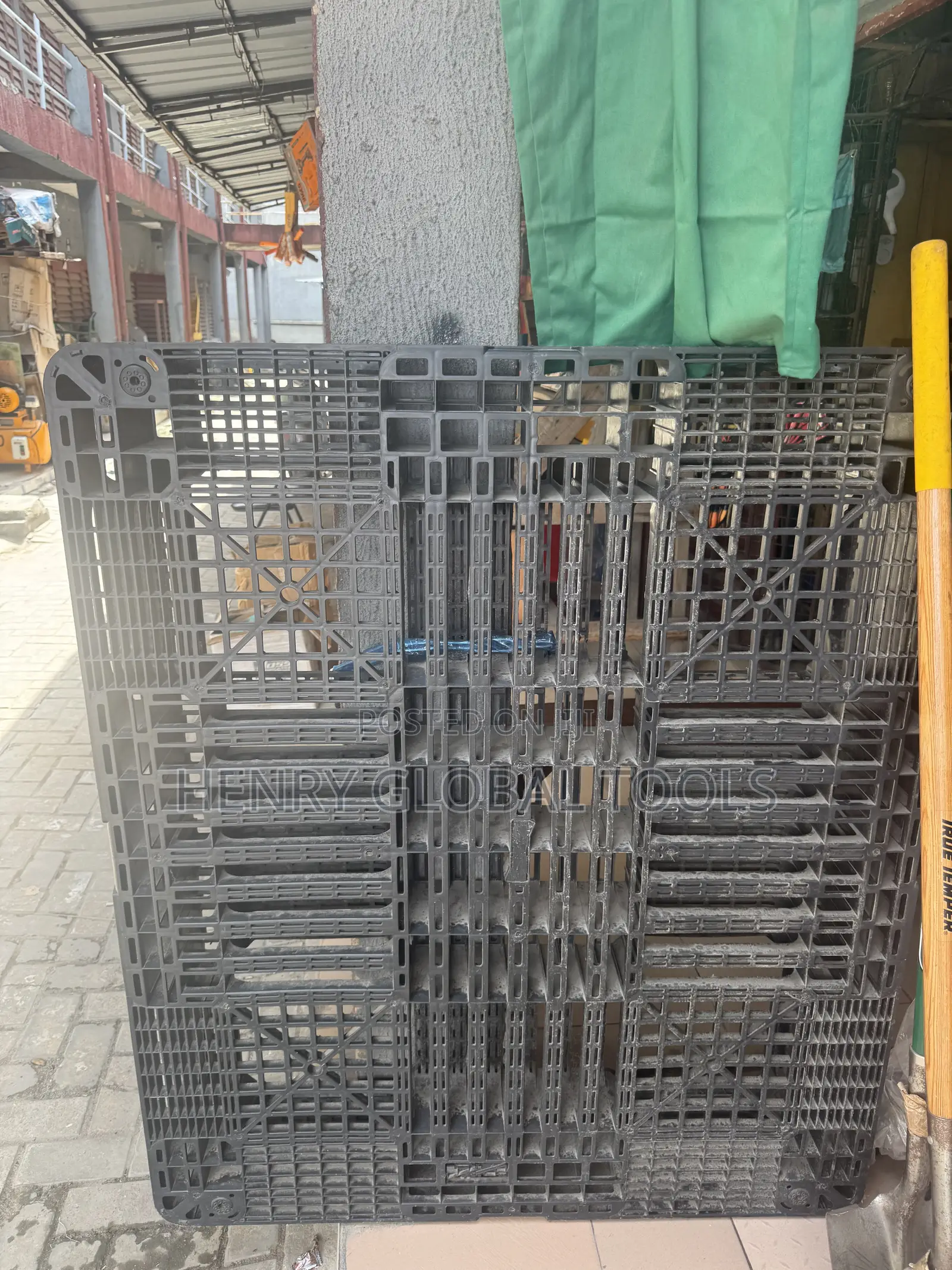 Heavy-Duty Plastic Pallet