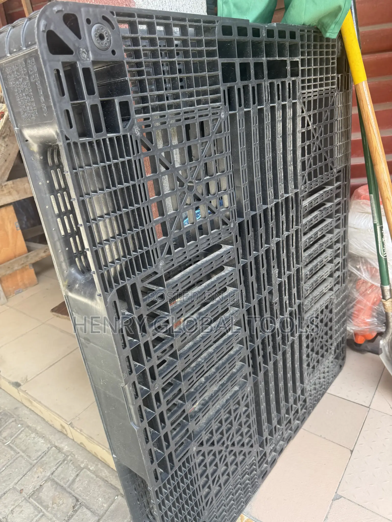 Heavy-Duty Plastic Pallet 130 × 110 Cm