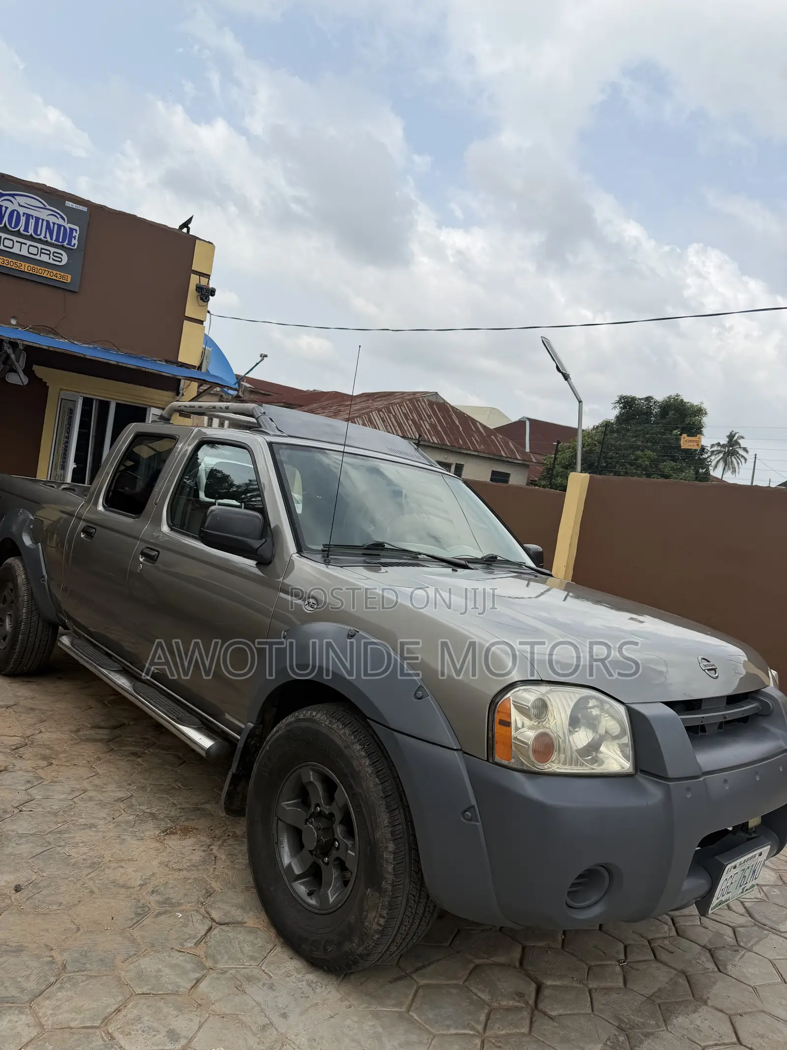 Nissan Frontier 2004 Gray