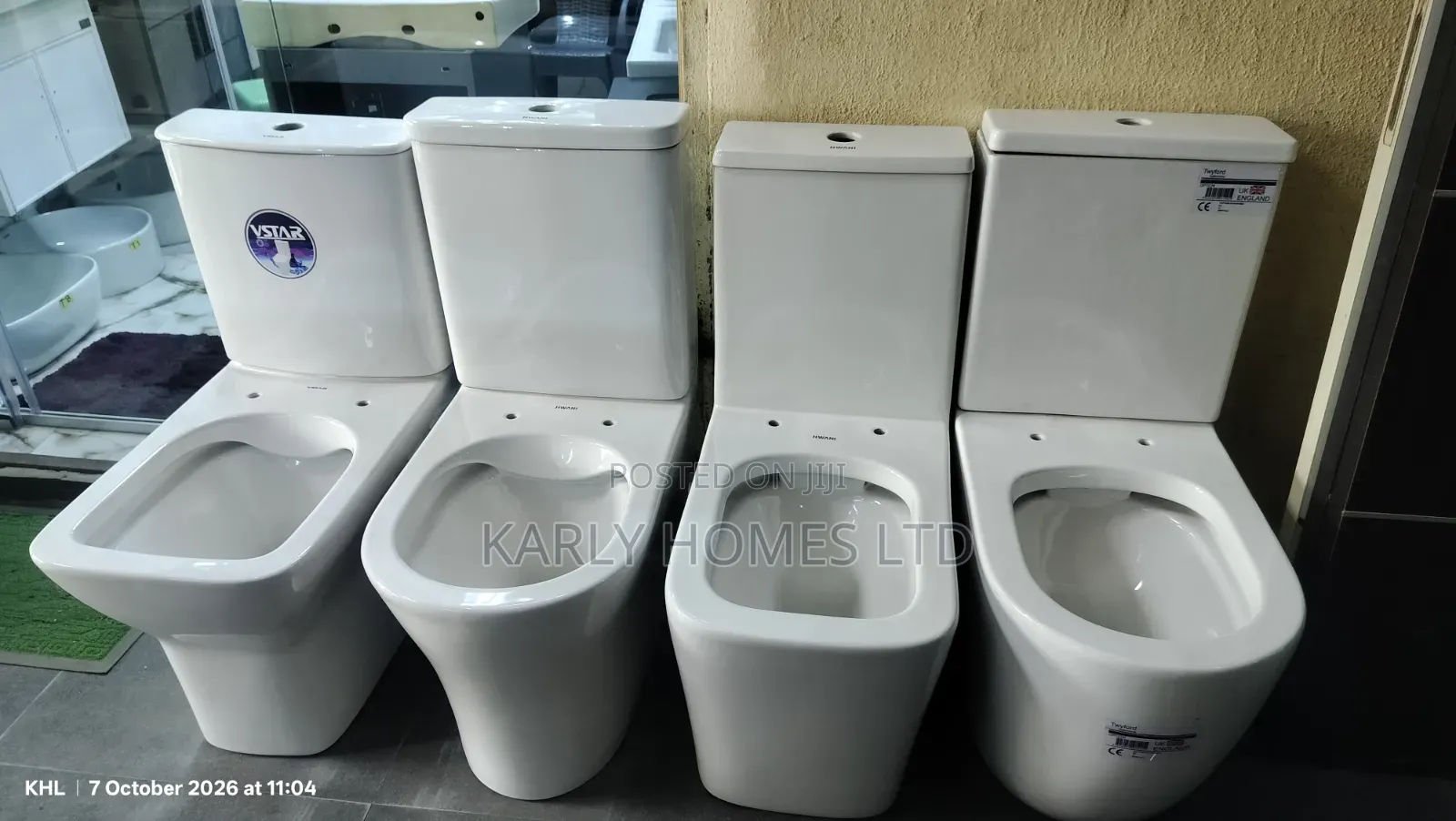 Modern Close-Coupled Toilet Suite 