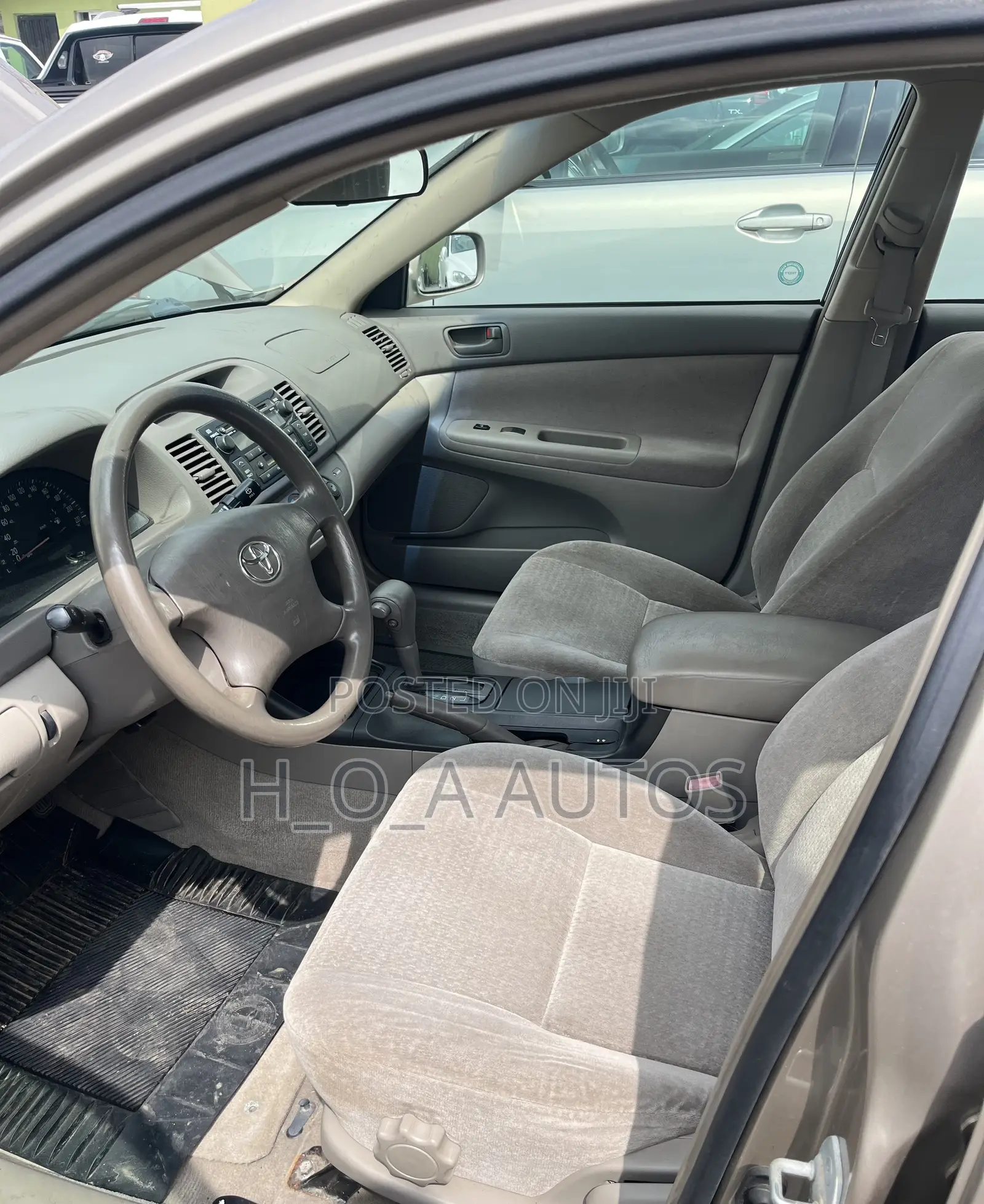 Toyota Camry LE 4dr Sedan (2.4L 4cyl 5M) 2003 Gold