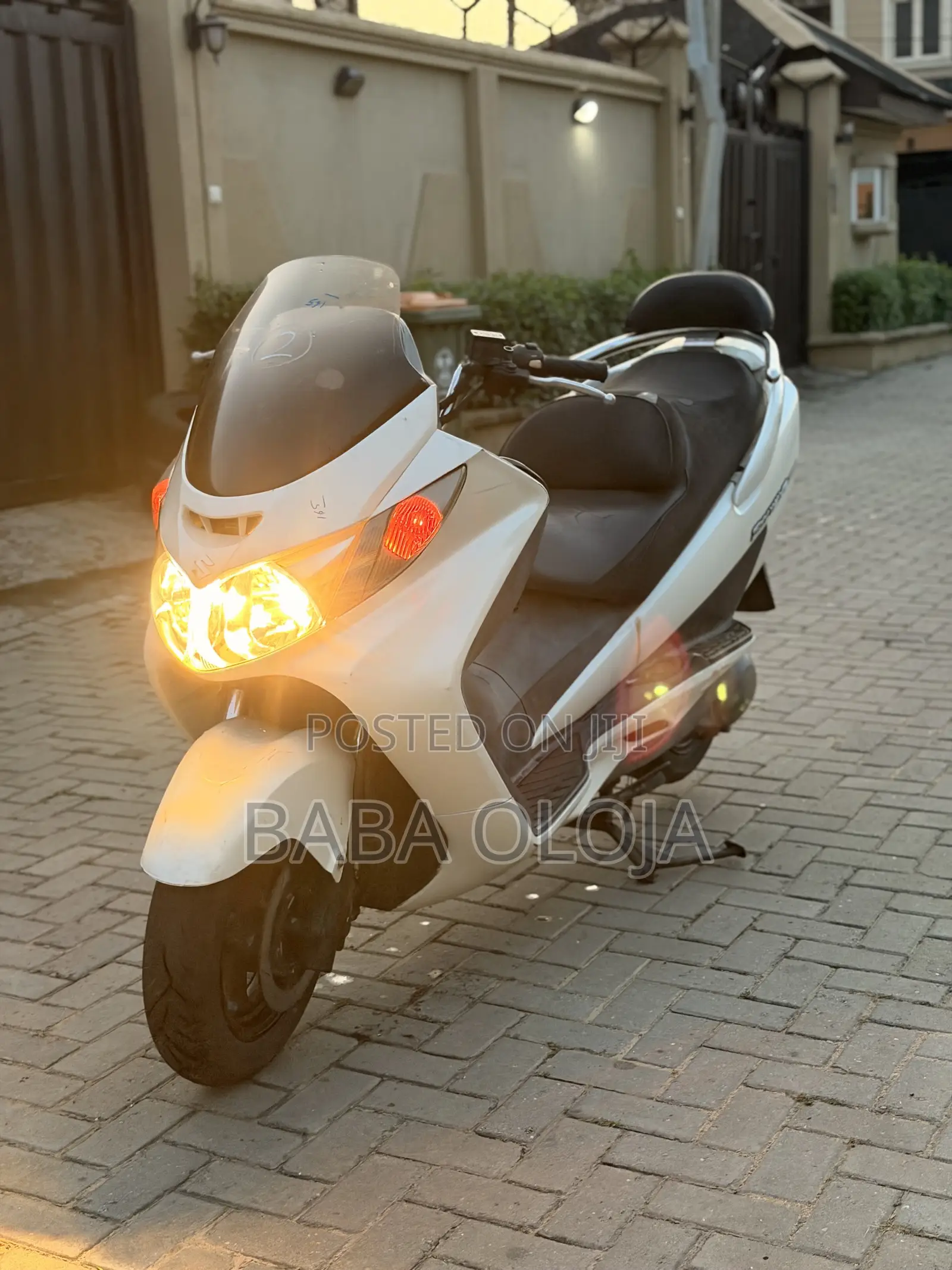 Suzuki Burgman 2015 White