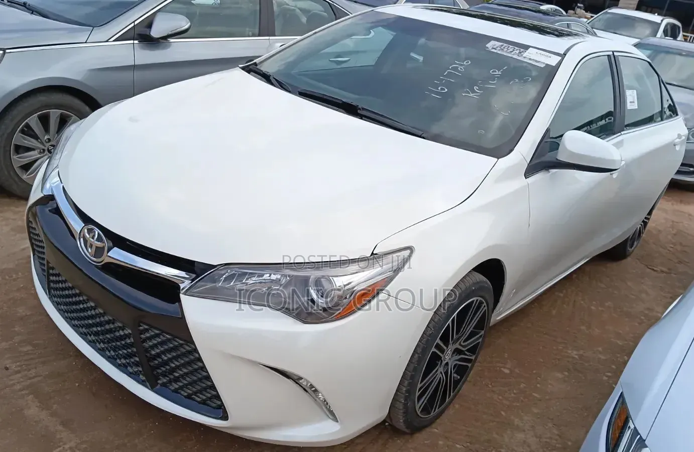 Toyota Camry SE w/Special Edition Pkg (2.5L 4cyl 6A) 2016 White