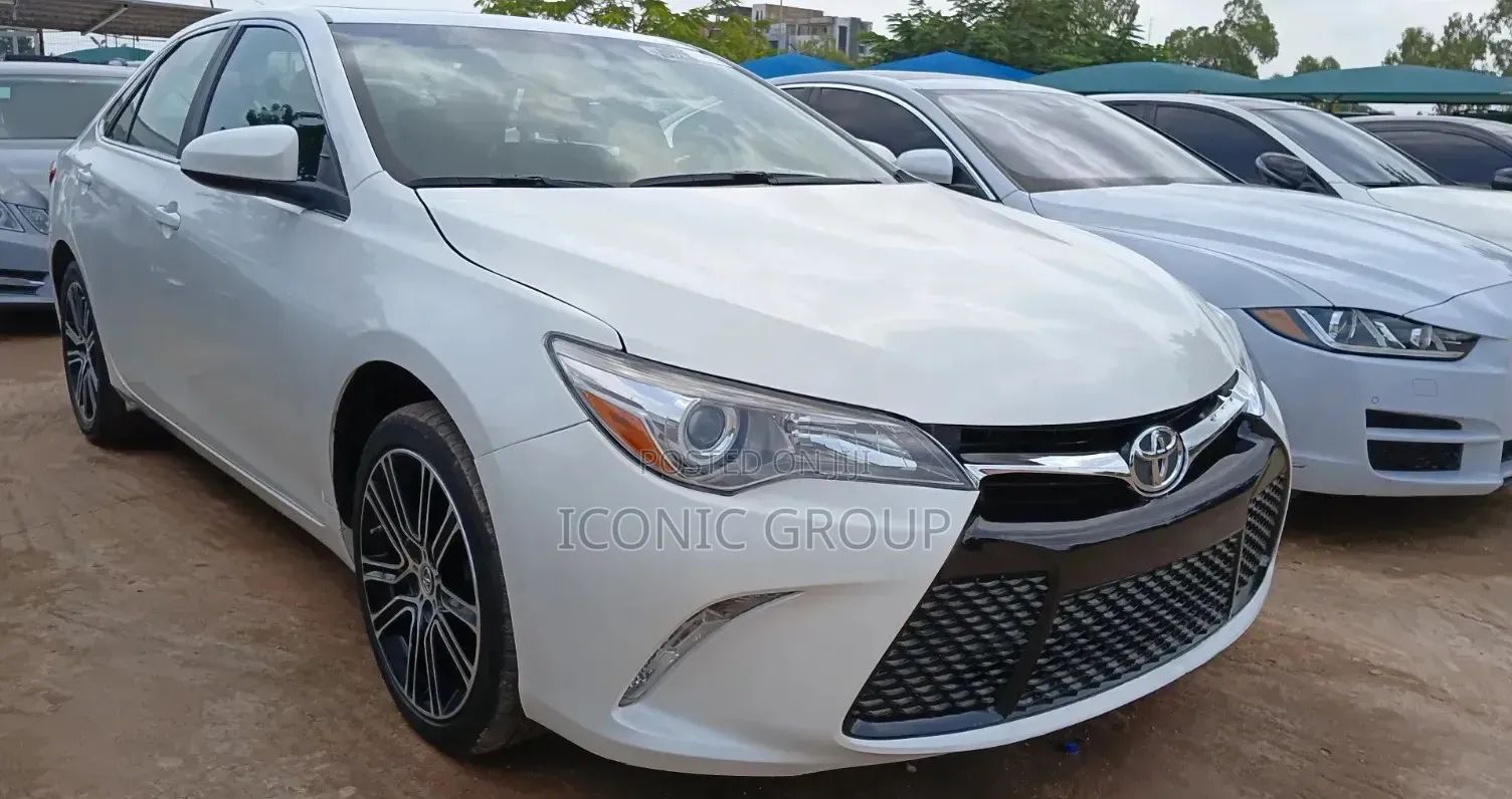 Toyota Camry SE w/Special Edition Pkg (2.5L 4cyl 6A) 2016 White