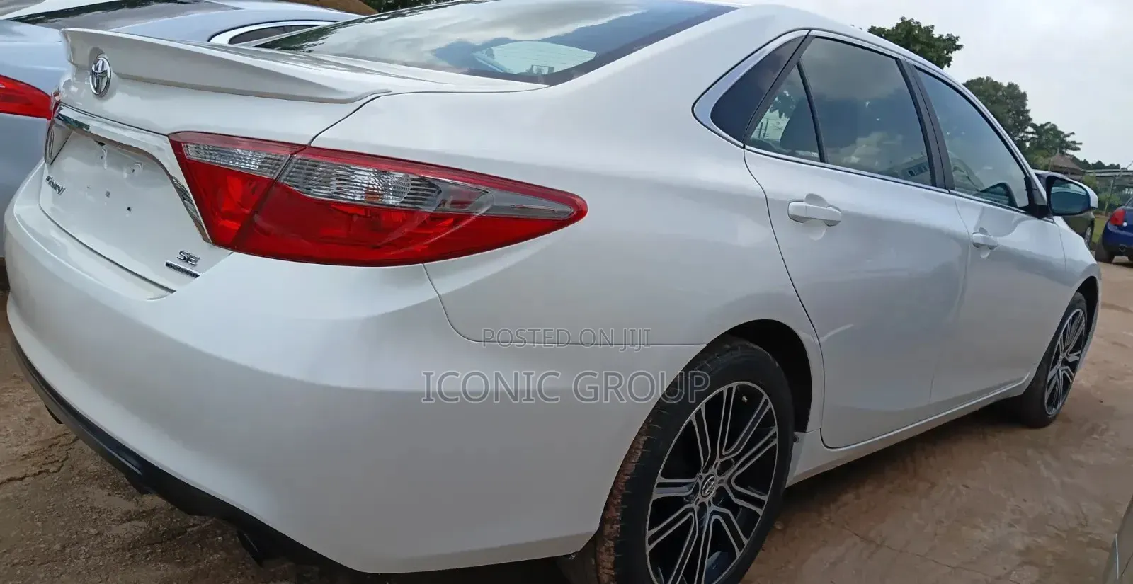 Toyota Camry SE w/Special Edition Pkg (2.5L 4cyl 6A) 2016 White