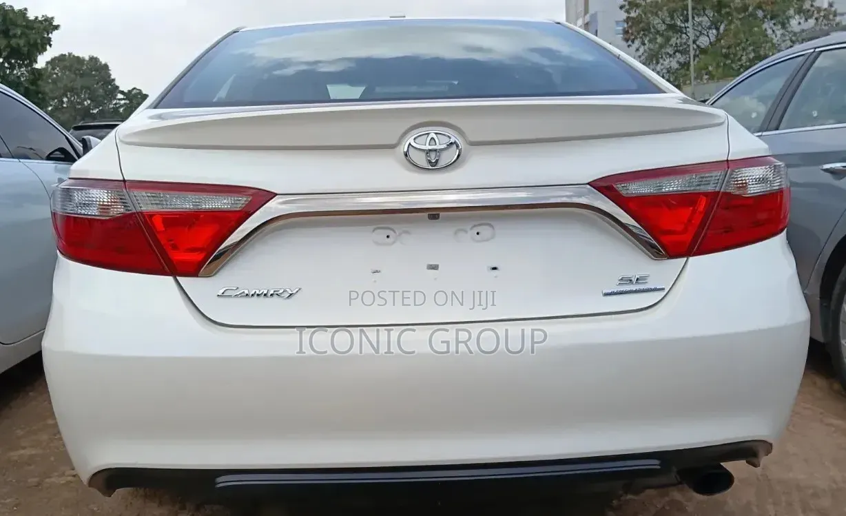 Toyota Camry SE w/Special Edition Pkg (2.5L 4cyl 6A) 2016 White
