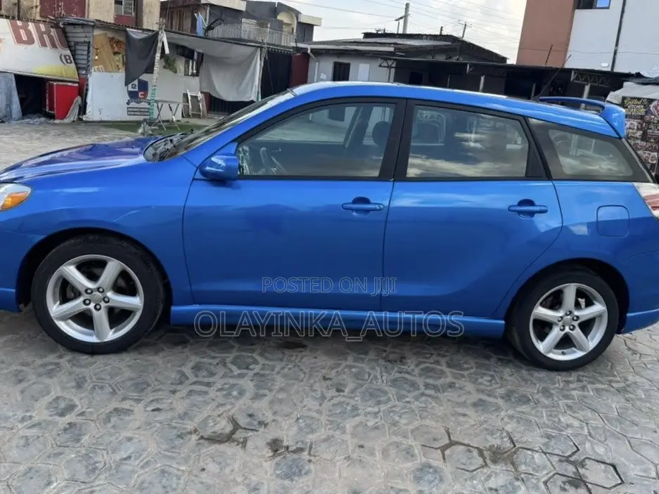 Toyota Matrix XR Hatchback FWD (1.8L 4cyl 4A) 2007 Blue