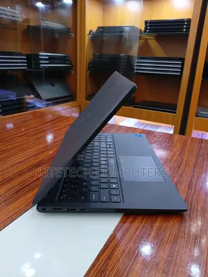 Laptop Dell Latitude 3520 8GB Intel Core i5 SSHD (Hybrid) 256GB