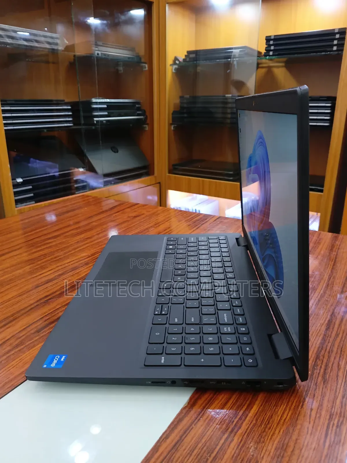 Laptop Dell Latitude 3520 8GB Intel Core i5 SSHD (Hybrid) 256GB