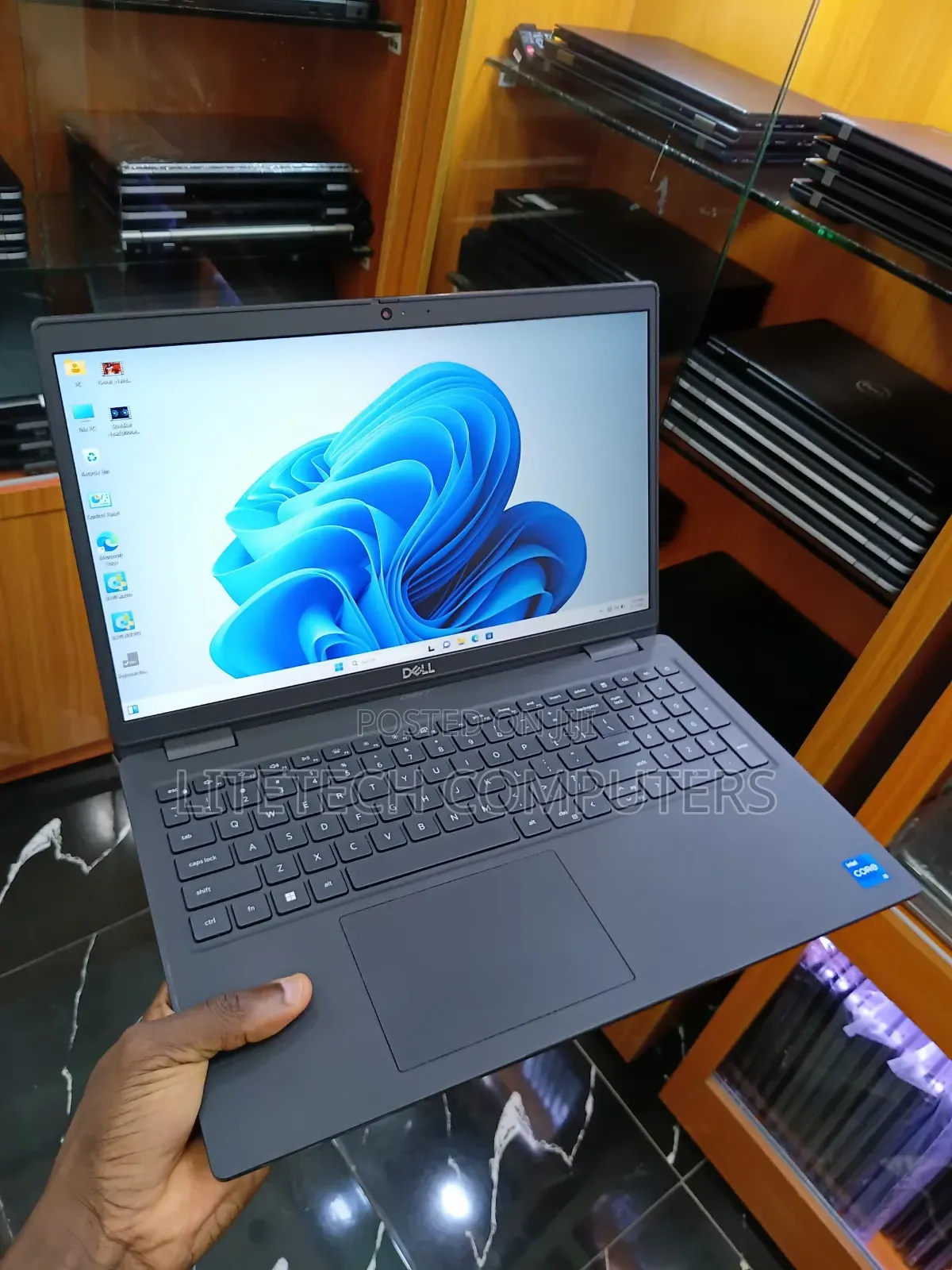 Laptop Dell Latitude 3520 8GB Intel Core i5 SSHD (Hybrid) 256GB